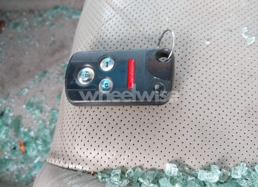 Photo 11 of 2010 Acura Rl 3.7 (VIN JH4KB2F68AC000143)