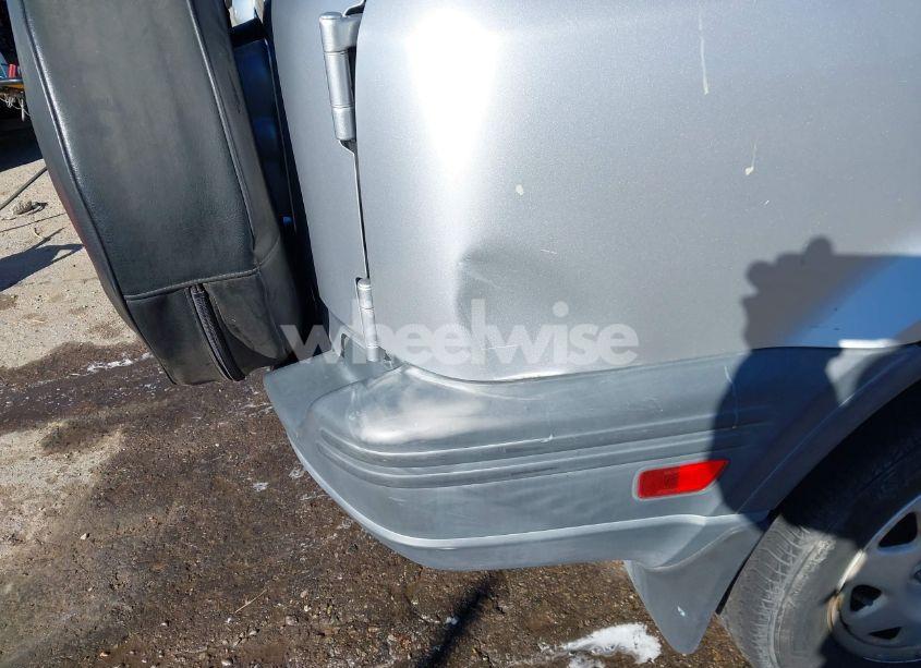 Photo 12 of 2001 Honda Cr-v LX (VIN JHLRD284X1C002338)