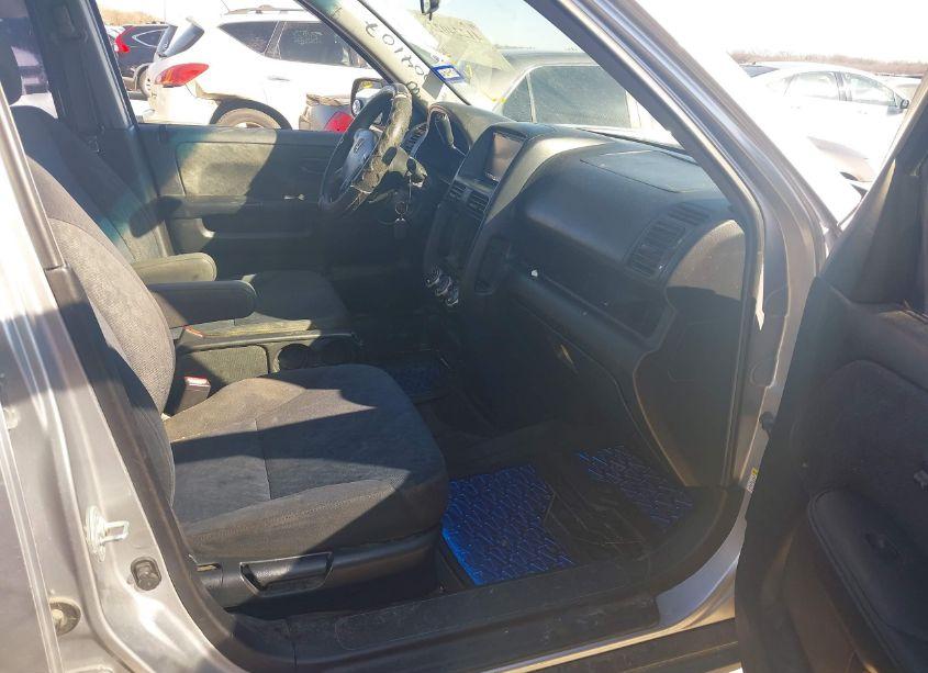 Photo 5 of 2005 Honda Cr-v LX (VIN JHLRD68545C004107)