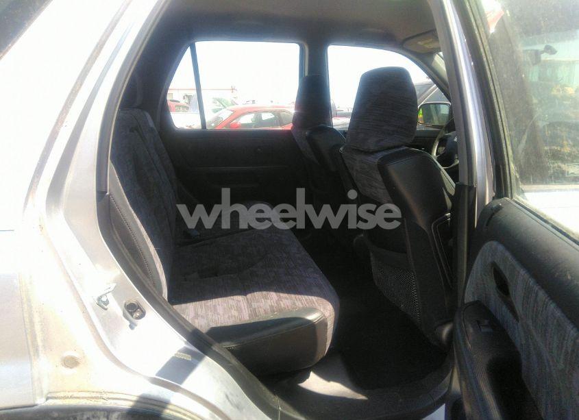 Photo 8 of 2002 Honda Cr-v LX (VIN JHLRD685X2C022199)