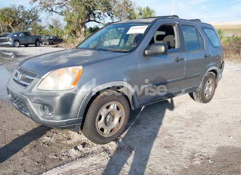 Photo 2 of 2005 Honda Cr-v LX (VIN JHLRD685X5C010946)