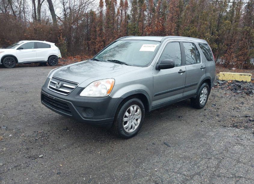 Photo 2 of 2005 Honda Cr-v LX (VIN JHLRD78515C042108)