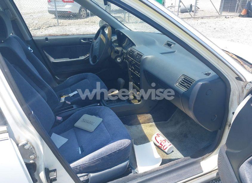 Photo 5 of 1993 Honda Accord LX (VIN JHMCB7653PC002464)