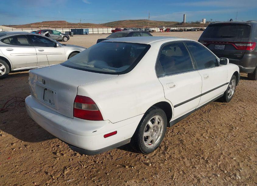 Photo 4 of 1995 Honda Accord LX (VIN JHMCD553XSC042600)