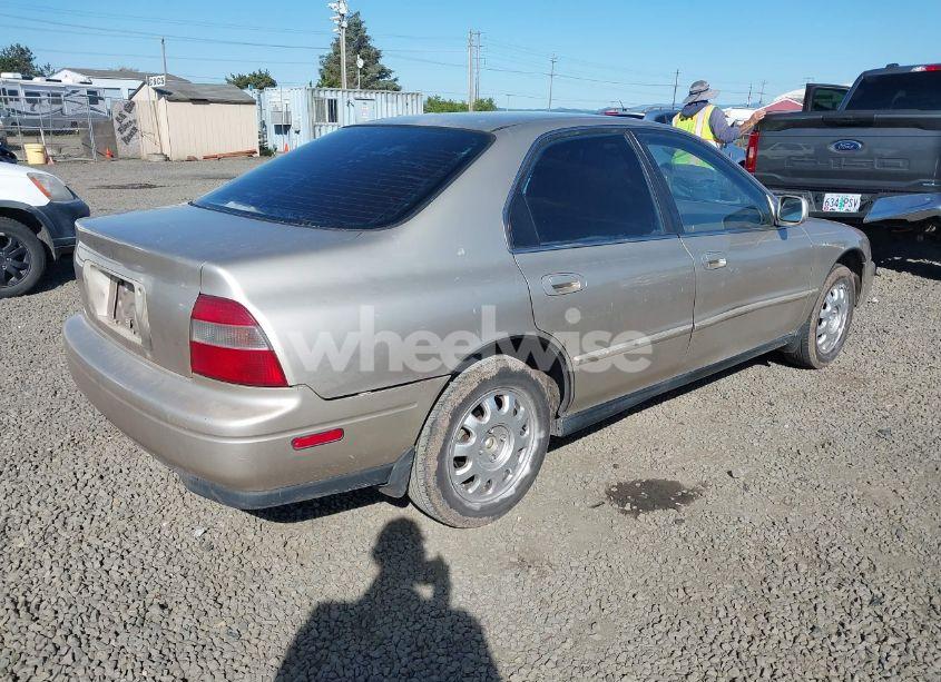 Photo 4 of 1994 Honda Accord EX (VIN JHMCD5555RC039292)