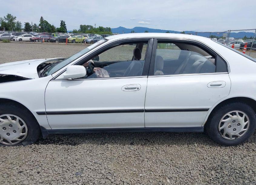 Photo 15 of 1994 Honda Accord LX (VIN JHMCD5633RC027736)