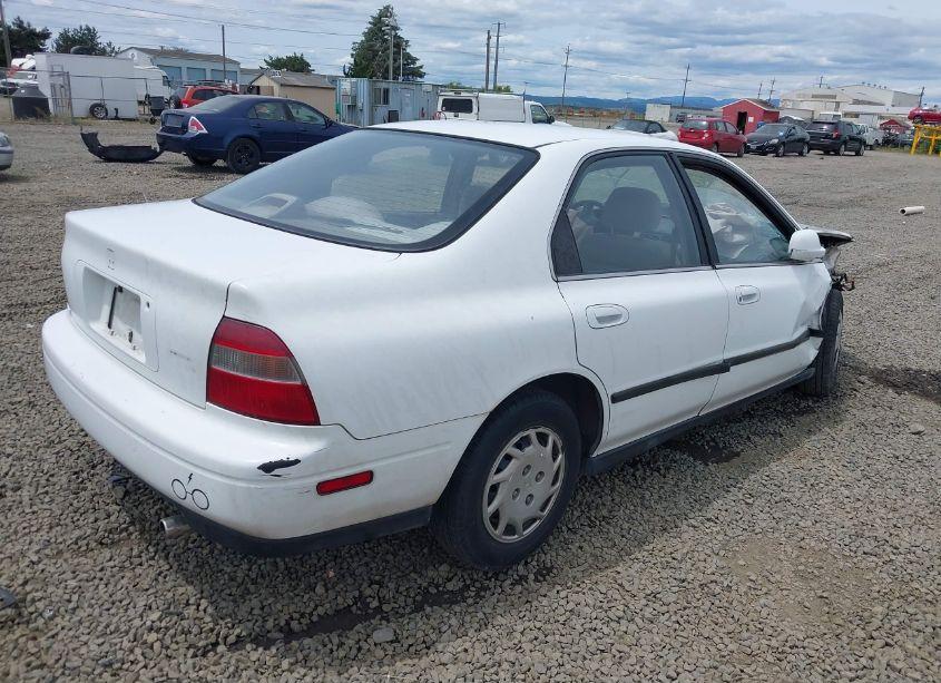 Photo 4 of 1994 Honda Accord LX (VIN JHMCD5633RC027736)