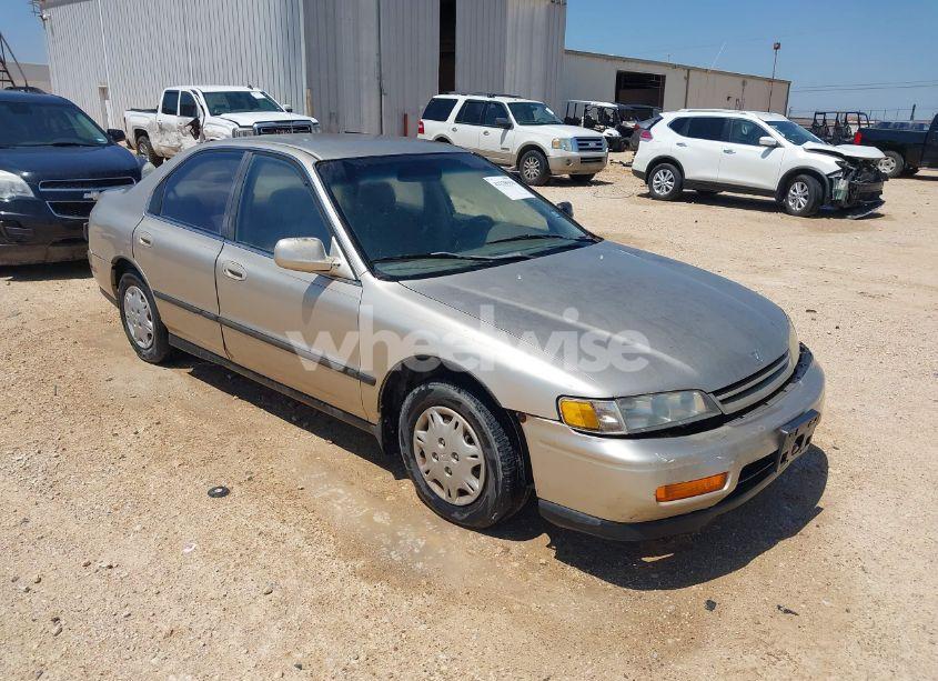 1995 Honda Accord LX (VIN JHMCD5635SC012063) main photo