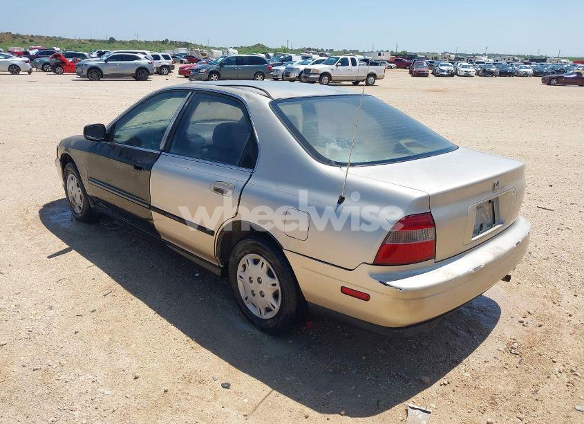 Photo 3 of 1995 Honda Accord LX (VIN JHMCD5635SC012063)