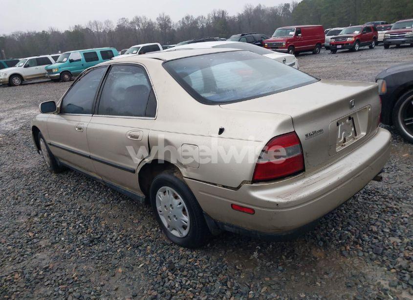 Photo 3 of 1995 Honda Accord LX (VIN JHMCD5635SC050795)