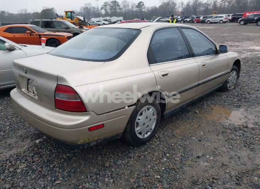 Photo 4 of 1995 Honda Accord LX (VIN JHMCD5635SC050795)