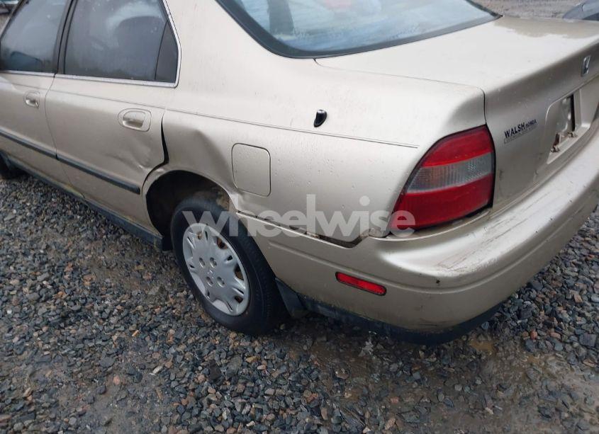 Photo 6 of 1995 Honda Accord LX (VIN JHMCD5635SC050795)