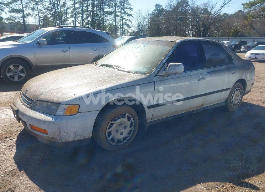 Photo 2 of 1994 Honda Accord LX (VIN JHMCD5636RC015760)