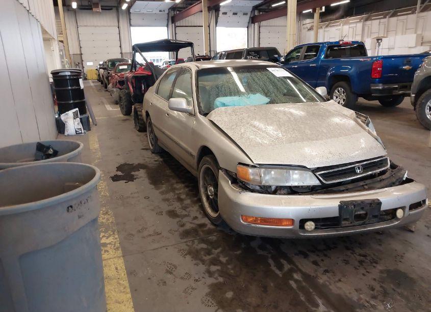 1997 Honda Accord LX (VIN JHMCD5637VC016250) main photo