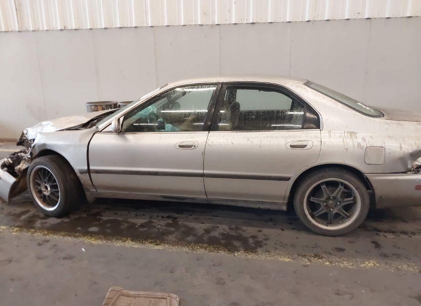 Photo 14 of 1997 Honda Accord LX (VIN JHMCD5637VC016250)