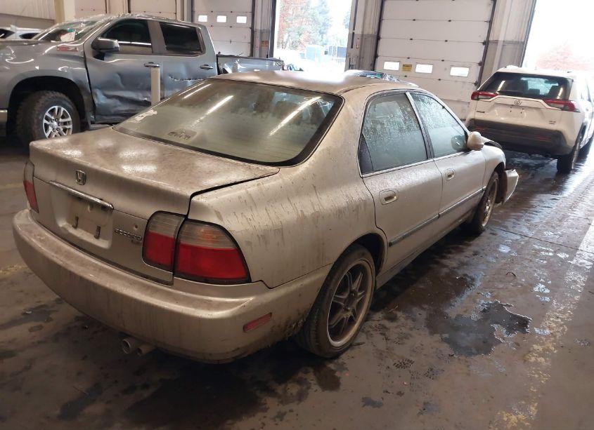 Photo 4 of 1997 Honda Accord LX (VIN JHMCD5637VC016250)