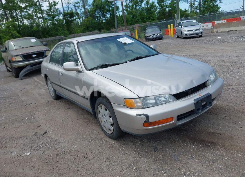 1997 Honda Accord LX (VIN JHMCD5639VC019957) main photo