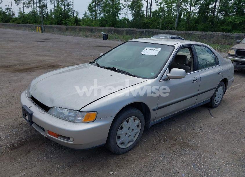 Photo 2 of 1997 Honda Accord LX (VIN JHMCD5639VC019957)
