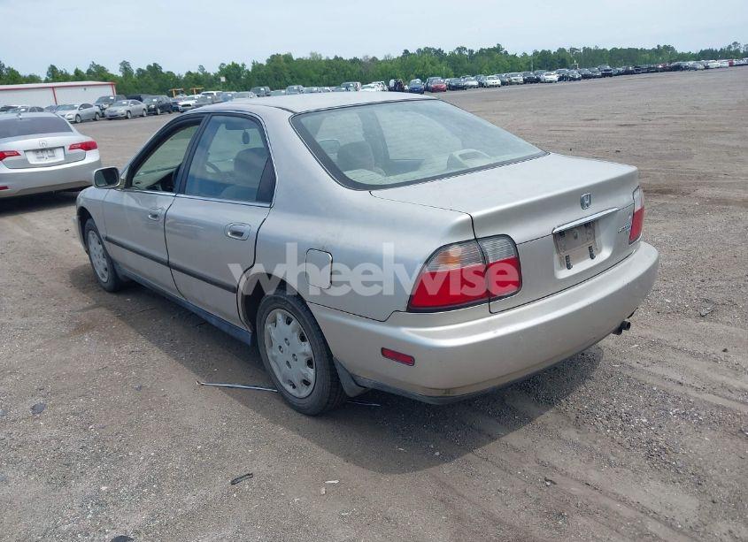 Photo 3 of 1997 Honda Accord LX (VIN JHMCD5639VC019957)