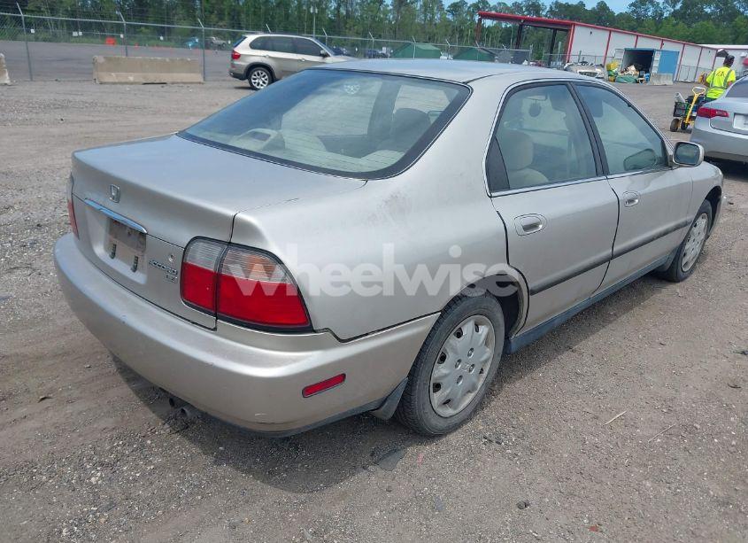 Photo 4 of 1997 Honda Accord LX (VIN JHMCD5639VC019957)