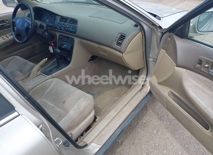 Photo 5 of 1997 Honda Accord LX (VIN JHMCD5639VC019957)