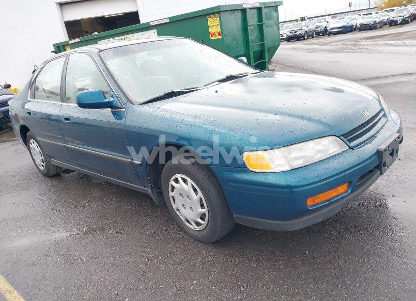 1994 Honda Accord LX (VIN JHMCD563XRC105378) main photo