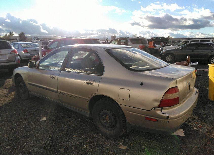 Photo 3 of 1994 Honda Accord LX (VIN JHMCD5641RC034810)