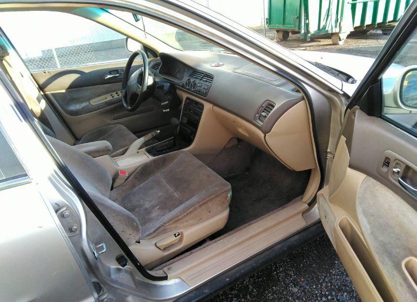 Photo 5 of 1994 Honda Accord LX (VIN JHMCD5641RC034810)