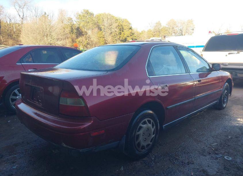 Photo 4 of 1994 Honda Accord LX (VIN JHMCD5648RC013730)