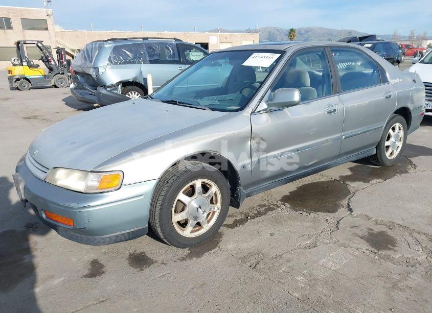 Photo 2 of 1994 Honda Accord EX (VIN JHMCD5653RC097576)