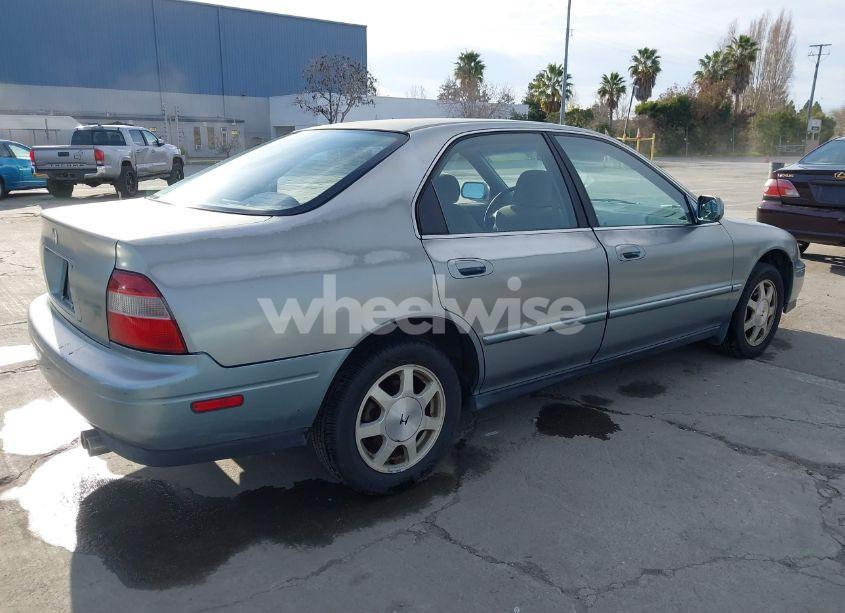 Photo 4 of 1994 Honda Accord EX (VIN JHMCD5653RC097576)