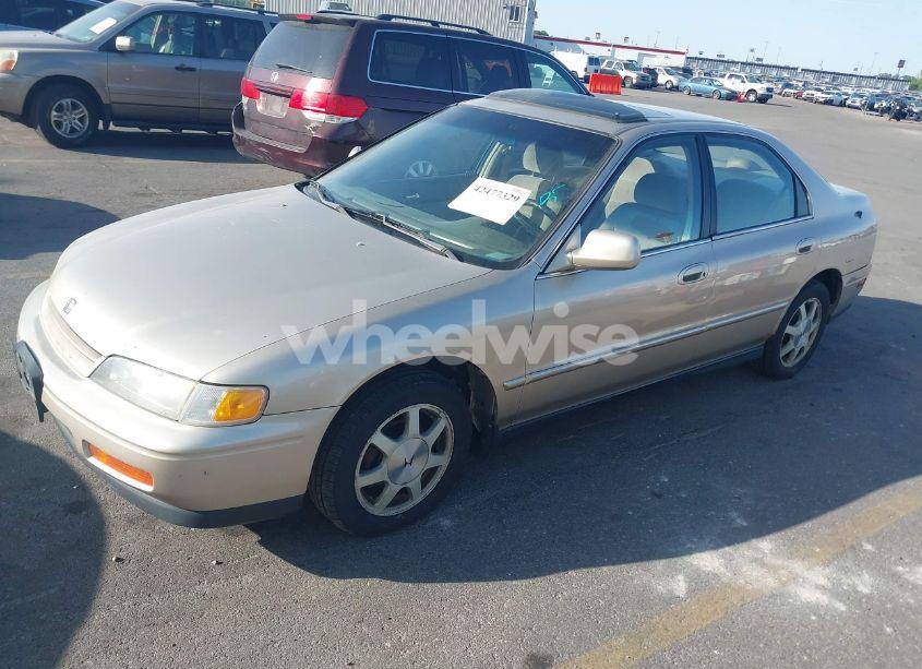Photo 2 of 1994 Honda Accord EX (VIN JHMCD5655RC120856)