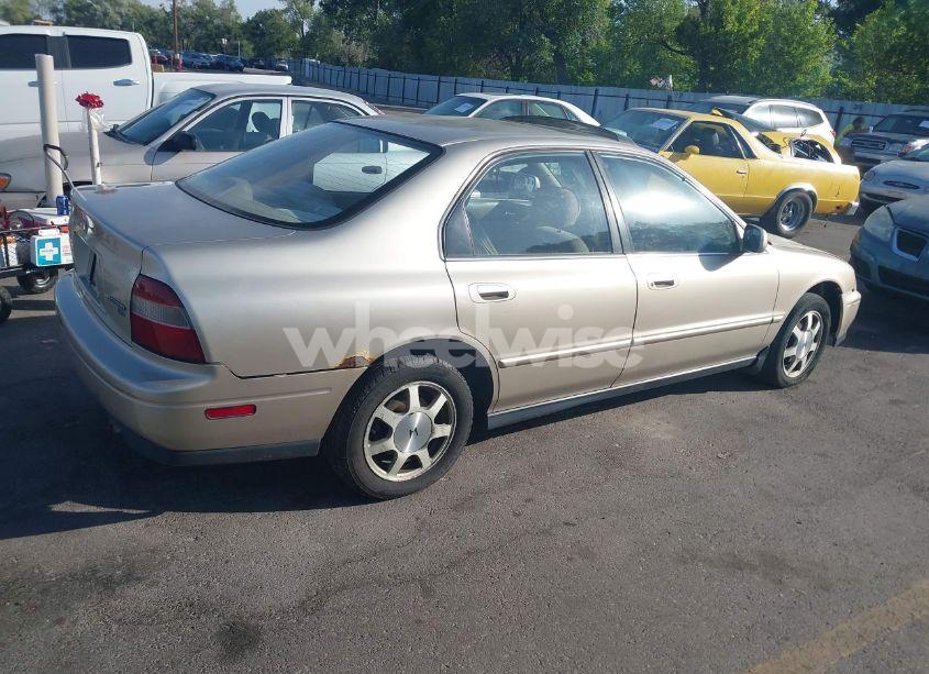 Photo 4 of 1994 Honda Accord EX (VIN JHMCD5655RC120856)