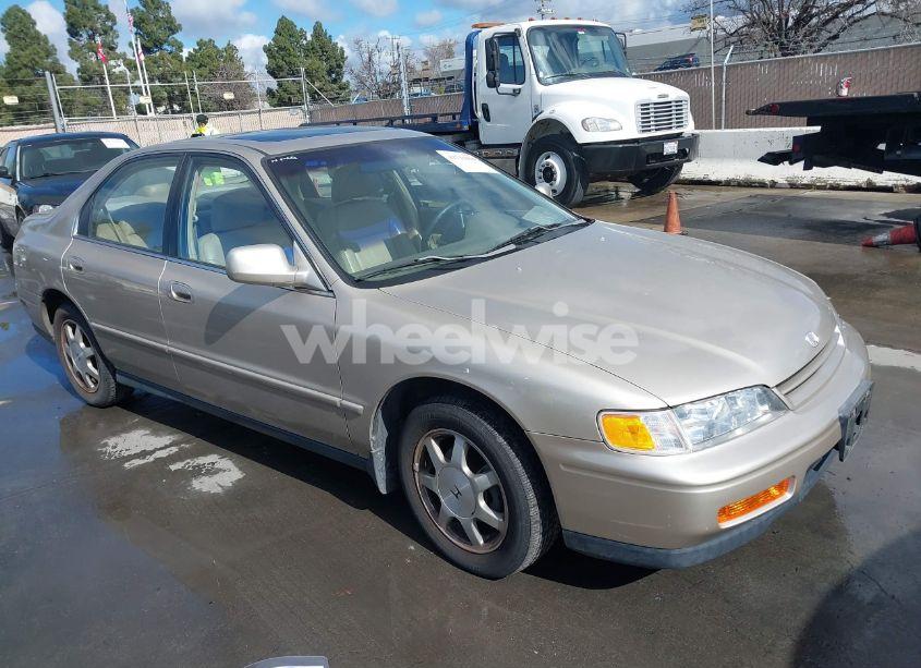 1994 Honda Accord EX (VIN JHMCD565XRC084419) main photo