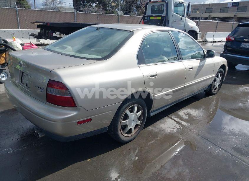 Photo 4 of 1994 Honda Accord EX (VIN JHMCD565XRC084419)