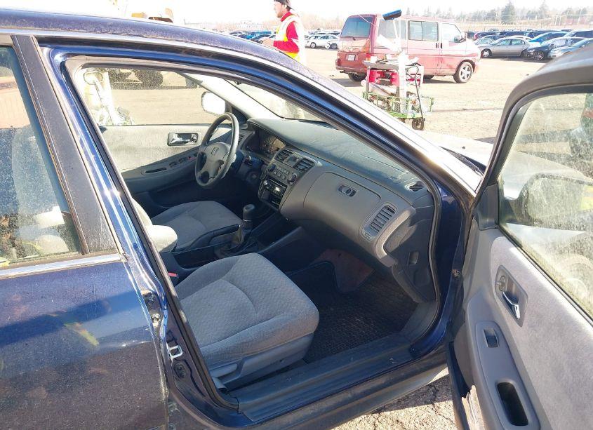 Photo 5 of 2001 Honda Accord 2.3 LX (VIN JHMCG55401C028395)