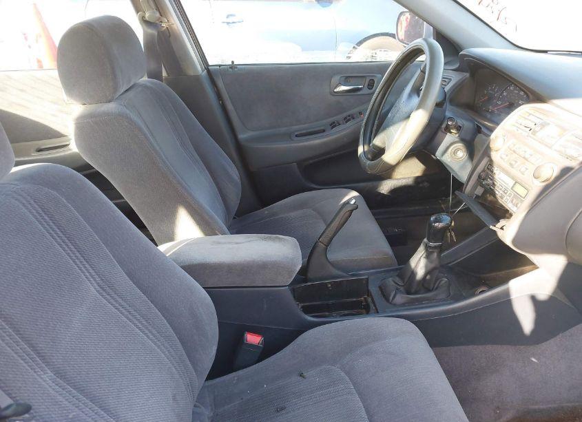 Photo 5 of 2000 Honda Accord 2.3 LX (VIN JHMCG5542YC041028)