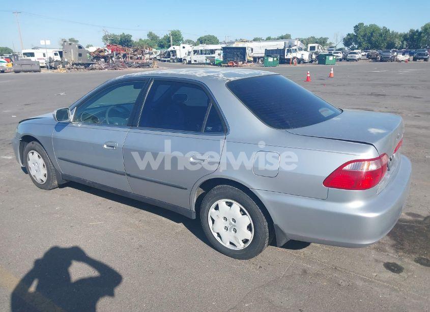 Photo 3 of 2000 Honda Accord 2.3 LX (VIN JHMCG5545YC040830)