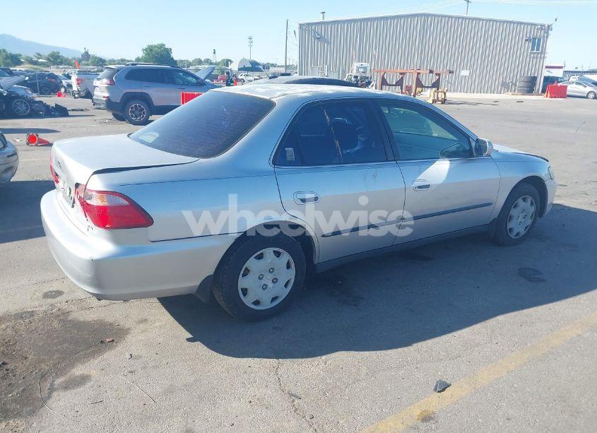 Photo 4 of 2000 Honda Accord 2.3 LX (VIN JHMCG5545YC040830)