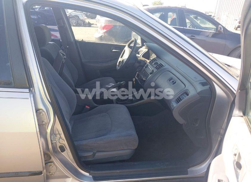 Photo 5 of 2000 Honda Accord 2.3 LX (VIN JHMCG5545YC040830)