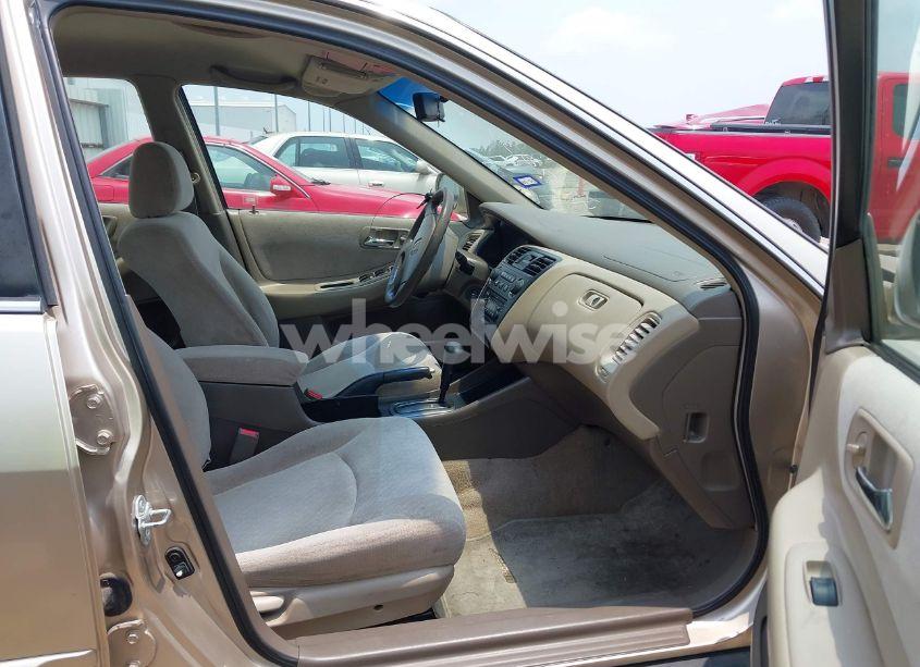 Photo 5 of 2001 Honda Accord 2.3 LX (VIN JHMCG56401C016729)