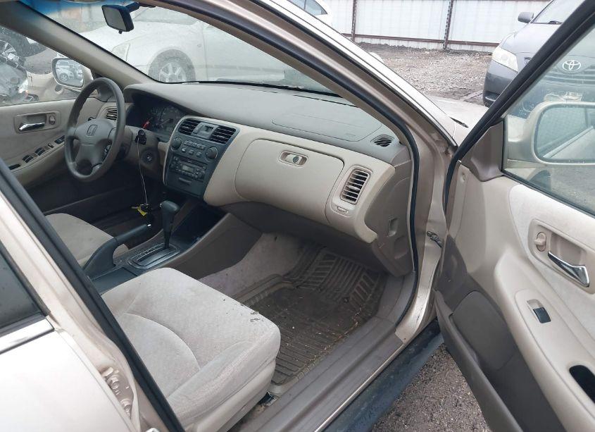 Photo 5 of 2001 Honda Accord 2.3 LX (VIN JHMCG56421C023729)