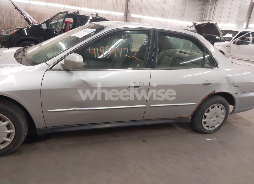 Photo 13 of 2002 Honda Accord 2.3 LX (VIN JHMCG56432C029220)