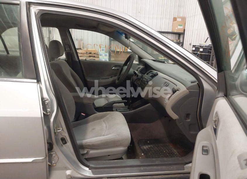 Photo 5 of 2002 Honda Accord 2.3 LX (VIN JHMCG56432C029220)