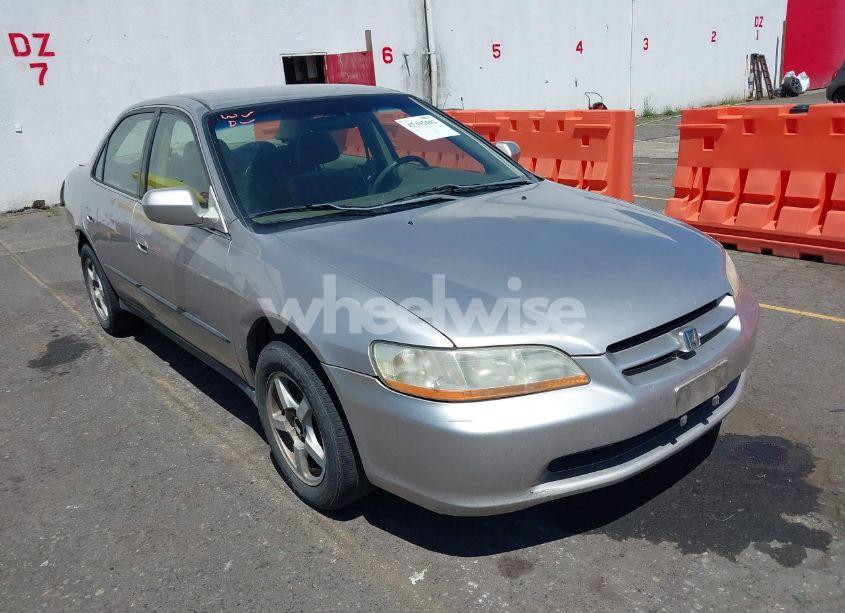 1999 Honda Accord LX (VIN JHMCG5643XC038779) main photo