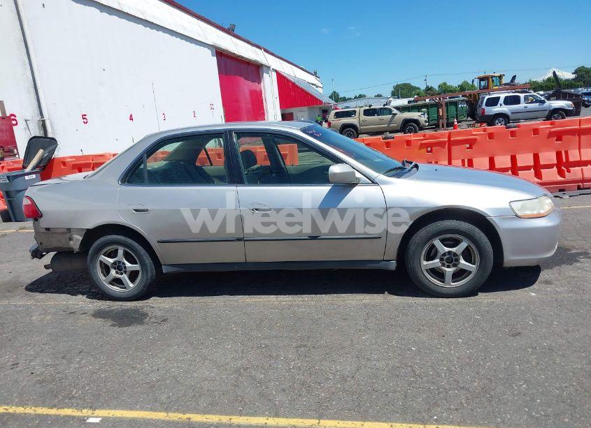 Photo 13 of 1999 Honda Accord LX (VIN JHMCG5643XC038779)