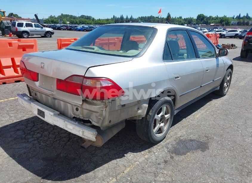 Photo 4 of 1999 Honda Accord LX (VIN JHMCG5643XC038779)