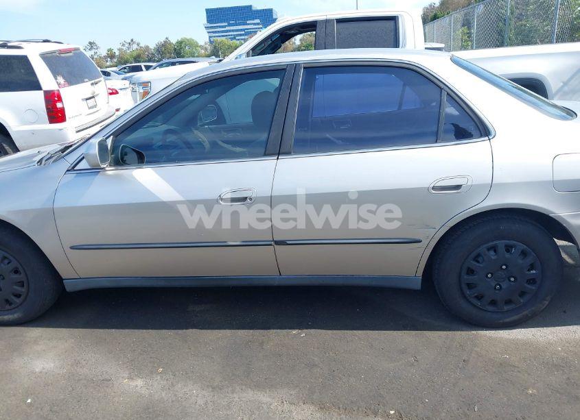 Photo 13 of 1999 Honda Accord LX (VIN JHMCG5644XC009341)