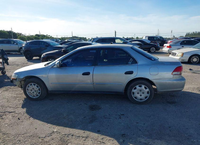 Photo 15 of 2002 Honda Accord 2.3 LX (VIN JHMCG56452C020678)