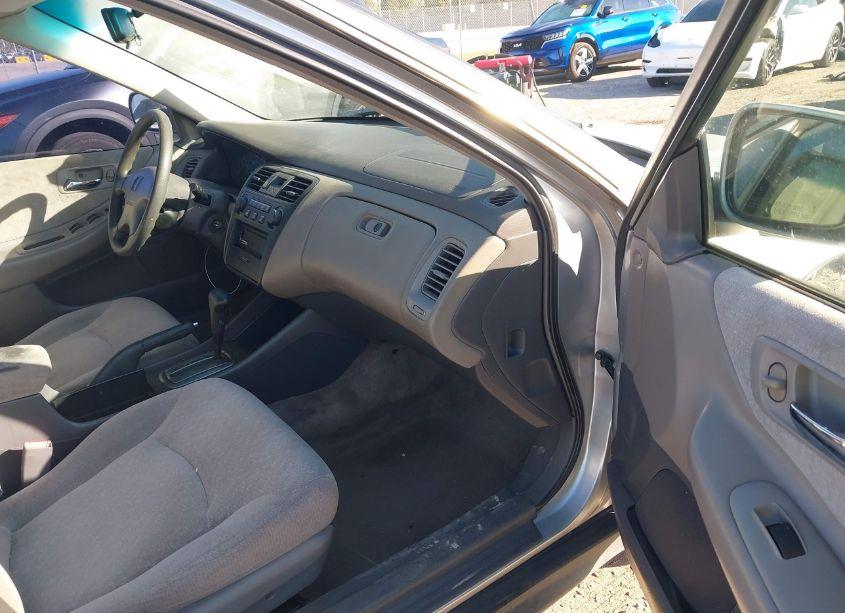 Photo 5 of 2002 Honda Accord 2.3 LX (VIN JHMCG56452C020678)